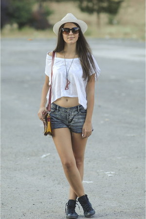 black short converse