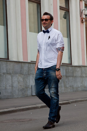 18 Black Shirt Black Pants White Bow Tie Background