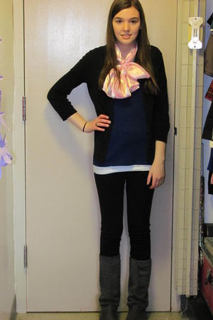 View Black Shirt And Pink Pant Pictures