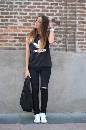 adidas shirt with jeans