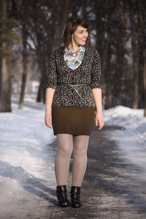 le chateau ankle booties