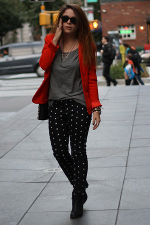 red blazers black zara bags gray gap ts when to use a comma