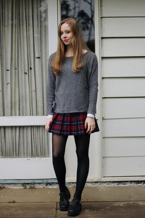 maroon american apparel skirts black lipstik shoes maroon american apparel skirts black lipstik shoes