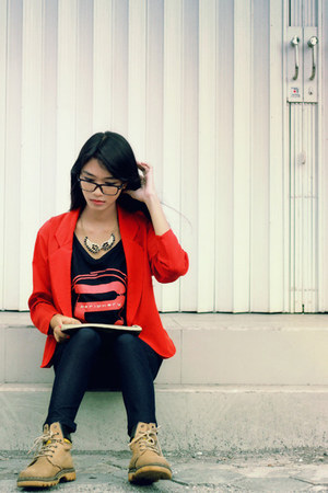 red caterpillar boots