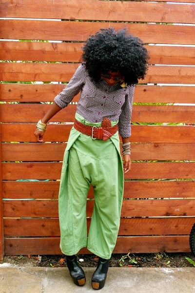 brown-h-m-shirt-brown-armani-exchange-belt-green-street-vendor-thailand-pant_400.jpg