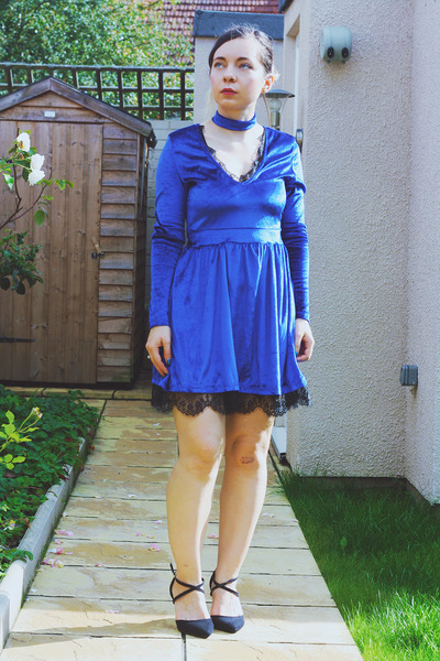 BLUE LACE AND VELVET