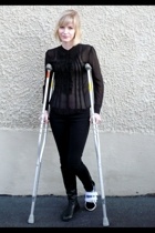 Dressing around an injury/physical condition | the Fashion Spot