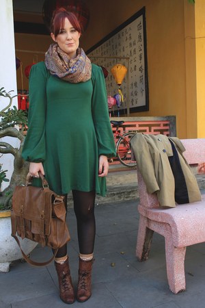 brown boots with green dress