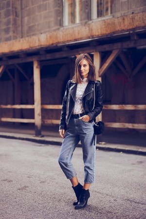 black boots with mom jeans